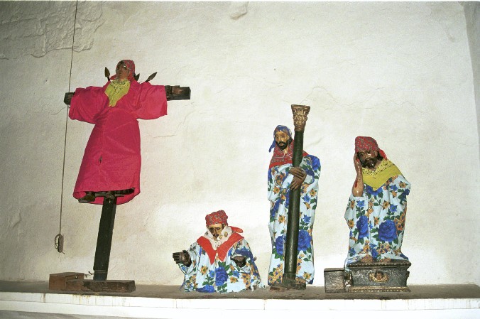 Figuren in einer Kirche von Antje Baumann