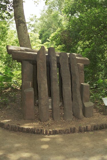 Monument 7 - Grab von Antje Baumann