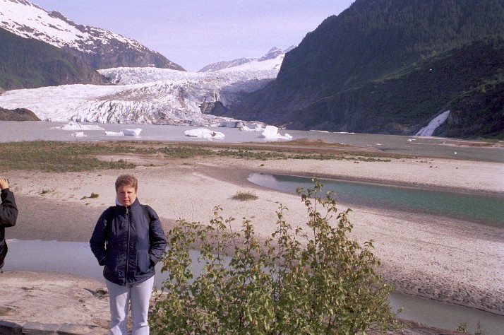 ich vor dem Mendenhall Gletscher von Antje Baumann