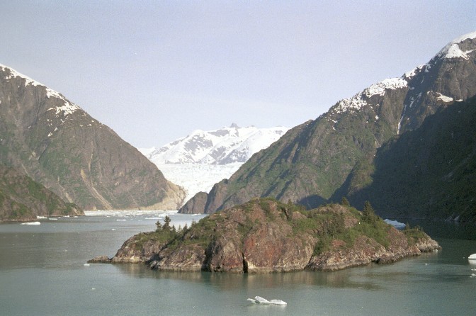 Vor dem Sawyer Gletscher von Antje Baumann