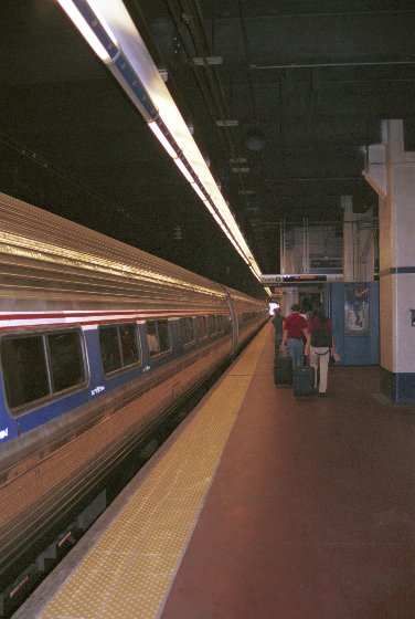 Amtrak-Zug im Bahnhof von Philadelphia von Antje Baumann
