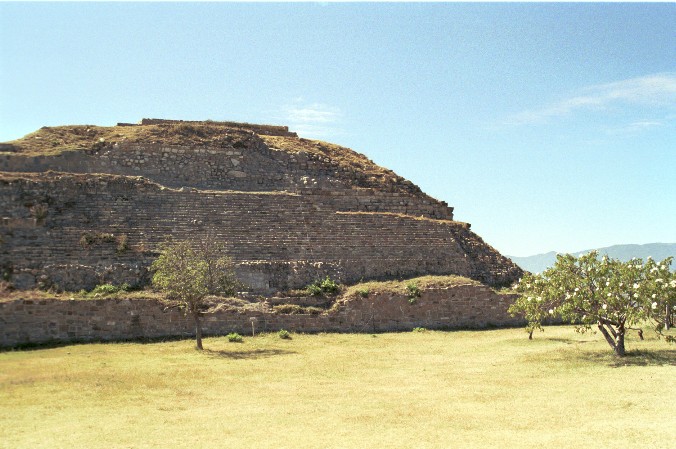Pyramide auf der Südplattform von Antje Baumann