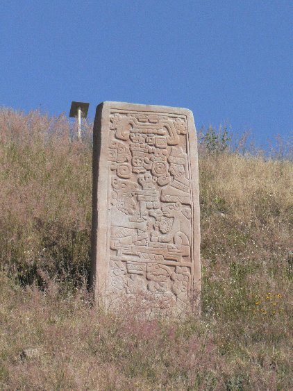 Replik einer Stele an der Nordplattform von Antje Baumann