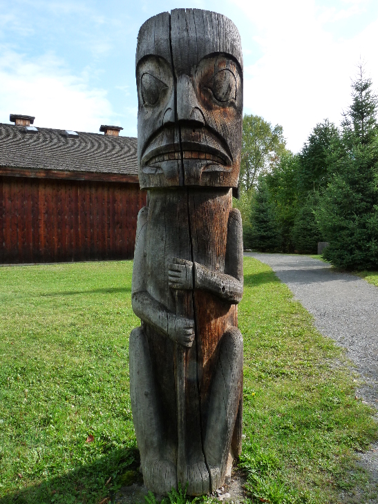 Kleiner Totempfahl in 'Ksan Historical Village von Antje Baumann