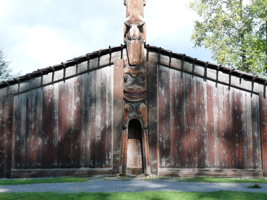 Wolf House (Wilp Lax Gibuu) - The Feast House von Antje Baumann