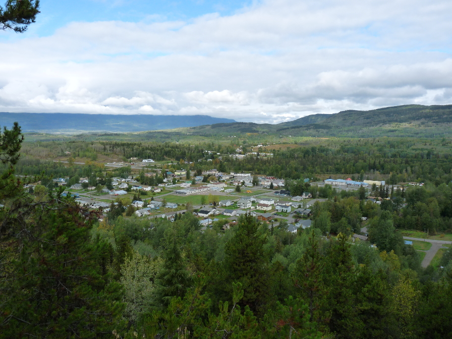 Blick von einem Aussichtspunkt auf New Hazelton von Antje Baumann