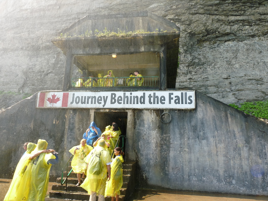 Journey Behind the Falls von Antje Baumann