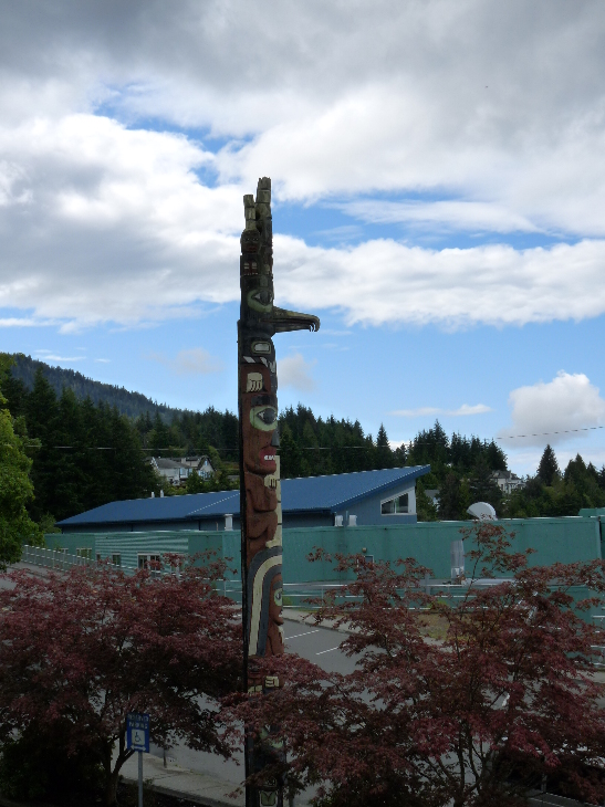 Chief's Pole at Skedans von Antje Baumann