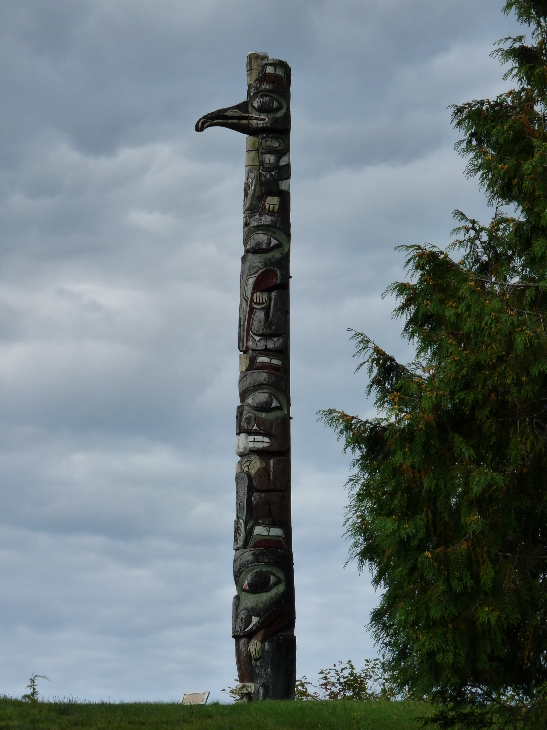 Eagle and Beaver Pole of Ninstints von Antje Baumann