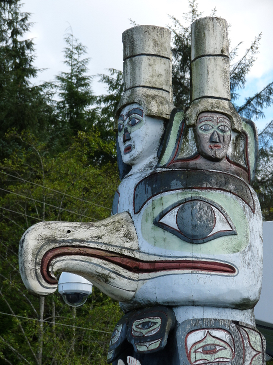 Detail des Thunderbird and Grizzly Pole von Antje Baumann