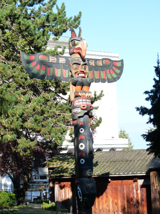 Kwakwaka’wakw Honouring Pole von Antje Baumann