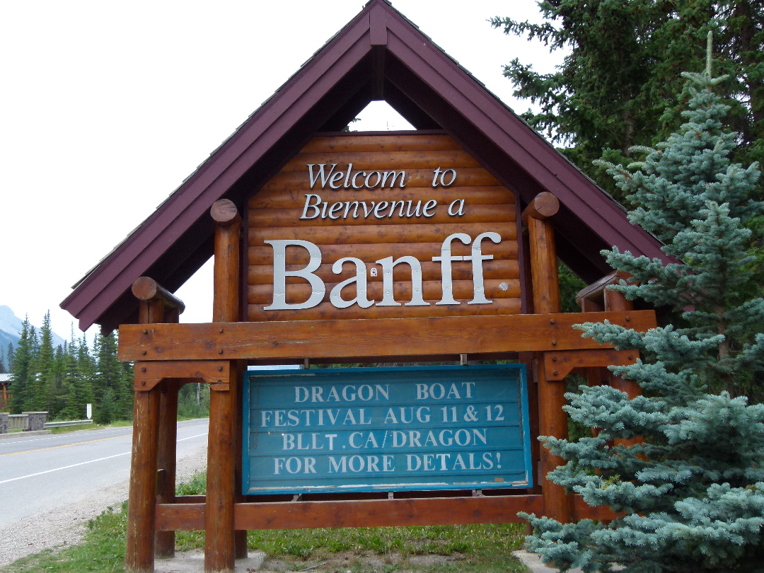 Willkommensschild in Banff von Antje Baumann