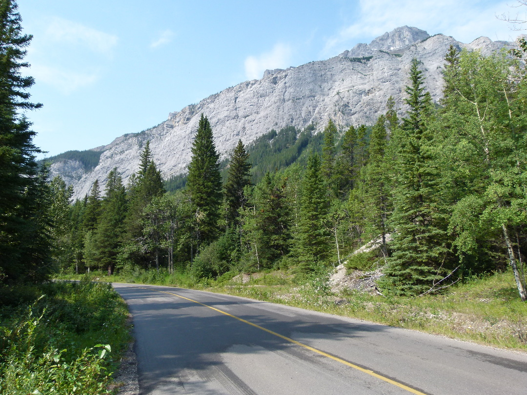 Auf dem Weg zum Minnewanka Lake von Antje Baumann