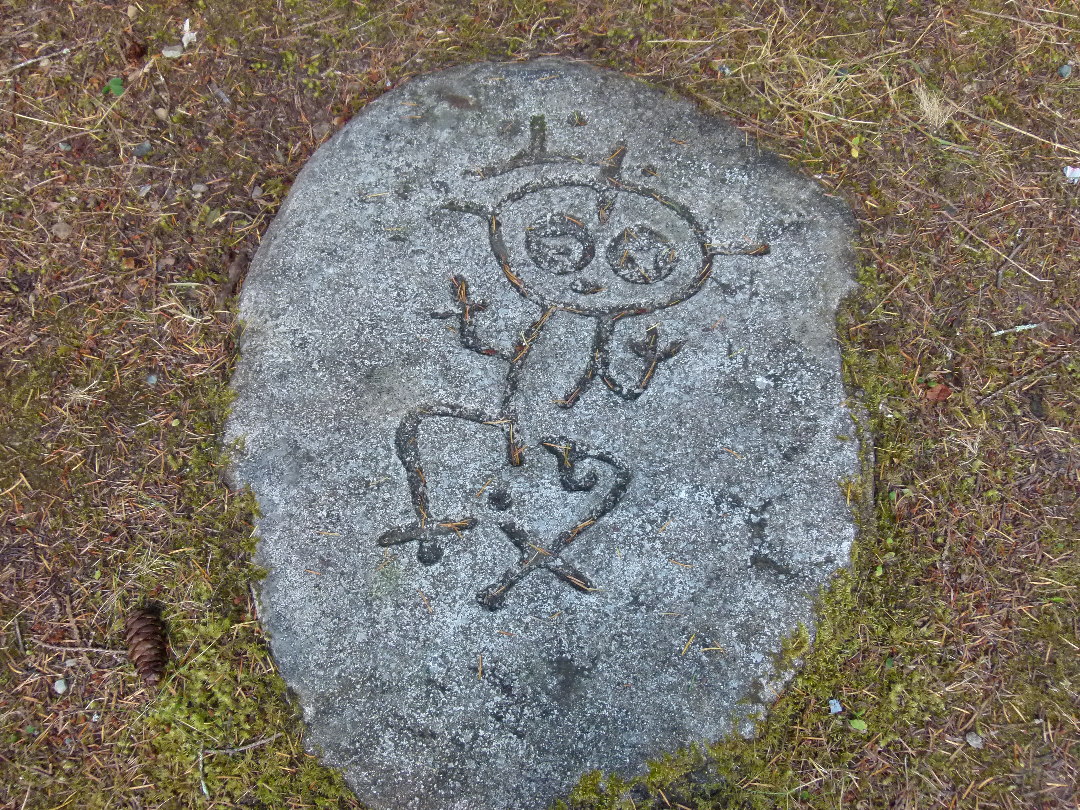 Replik einer Petroglyphe vor dem Gabriola Museum von Antje Baumann
