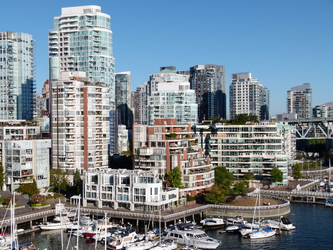 Zwischen Burrard und Granville Bridge von Antje Baumann