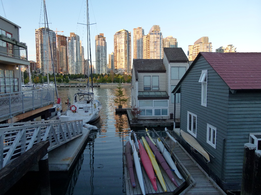 Vancouver Skyline von Granville Island von Antje Baumann