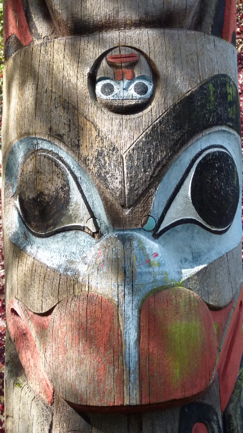 Detail zu einem Haida Totempfahl von Antje Baumann